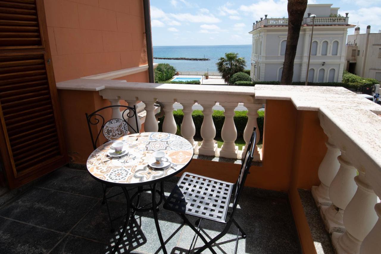 Palazzo Moresco Santa Marinella Eksteriør bilde